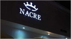 服裝品牌設計：NACRE